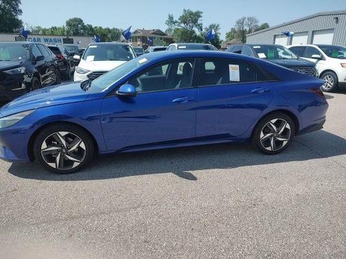 2023 Hyundai ELANTRA SEL