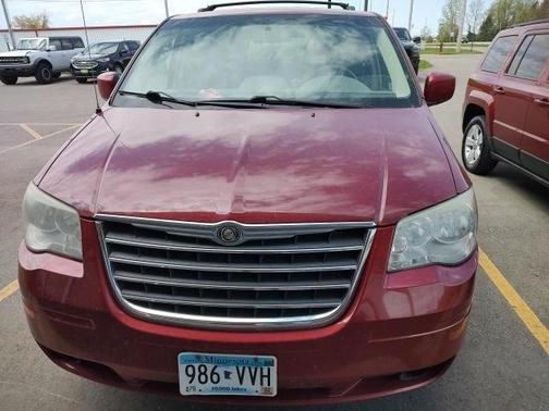 Photo 4 of 5 of 2009 Chrysler Town & Country Touring