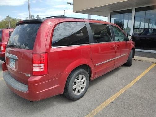 Photo 2 of 5 of 2009 Chrysler Town & Country Touring