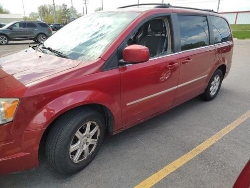 Photo 5 of 5 of 2009 Chrysler Town & Country Touring