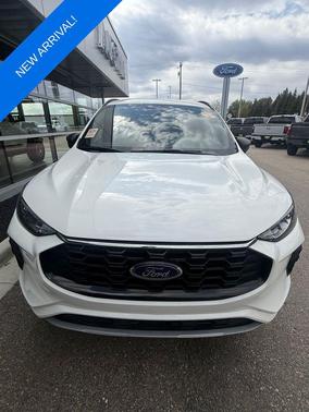 Star White Metallic Tri-Coat 2023 Ford Escape ST-Line