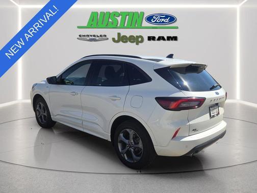 Star White Metallic Tri-Coat 2023 Ford Escape ST-Line