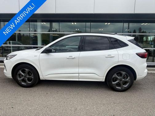 Star White Metallic Tri-Coat 2023 Ford Escape ST-Line