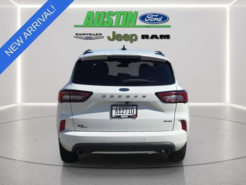 Star White Metallic Tri-Coat 2023 Ford Escape ST-Line