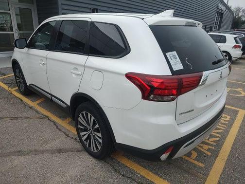 2020 Mitsubishi Outlander SE