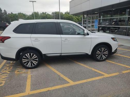 2020 Mitsubishi Outlander SE