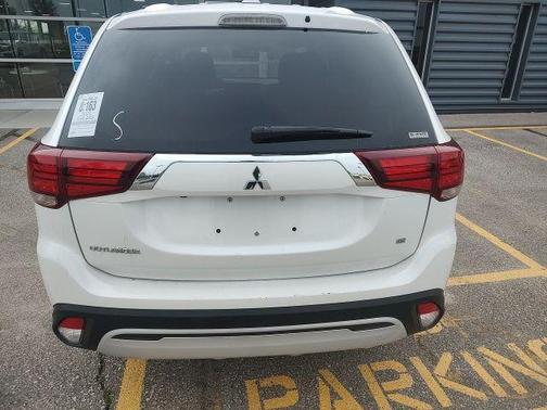 2020 Mitsubishi Outlander SE