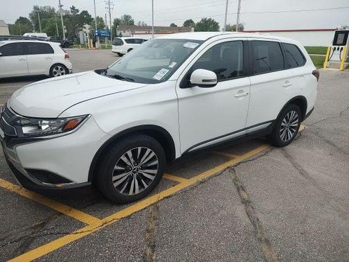2020 Mitsubishi Outlander SE