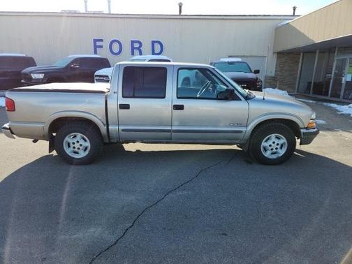 Photo 4 of 5 of 2001 Chevrolet S-10 LS