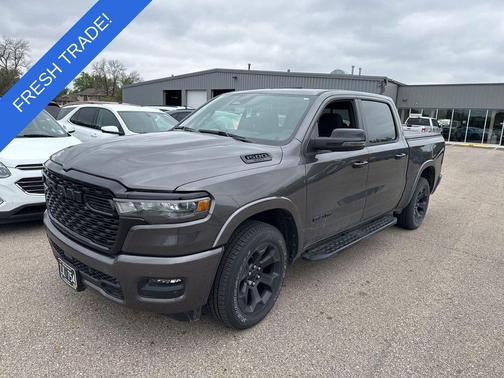 Granite Crystal Metallic Clearcoat 2025 RAM 1500 Big Horn/Lone Star