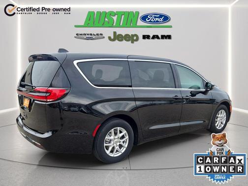 Diamond Black Crystal Pearlcoat 2024 Chrysler Pacifica Touring L