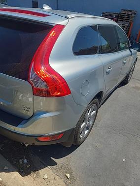 Electric Silver Metallic 2013 Volvo XC60 T6