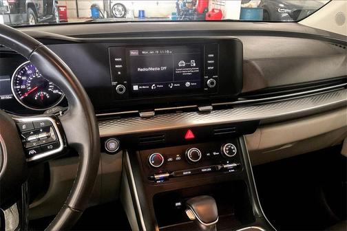 2024 Kia Carnival LX