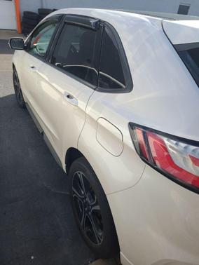 White Platinum Metallic Tri-Coat 2019 Ford Edge ST