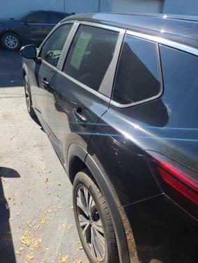 Super Black 2022 Nissan Rogue SV