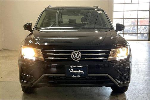 Deep Black Pearl Metallic 2018 Volkswagen Tiguan 2.0T SE 4MOTION