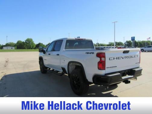 Summit White 2026 Chevrolet Silverado 2500 Custom