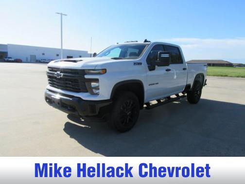 Summit White 2026 Chevrolet Silverado 2500 Custom
