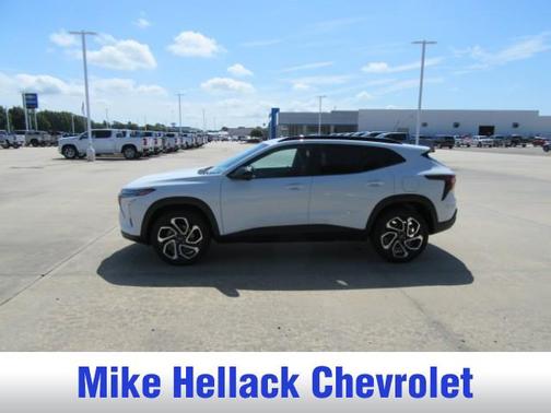 Summit White 2026 Chevrolet Trax FWD 2RS