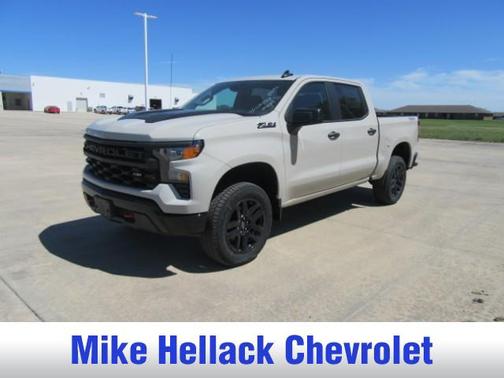 White Sands 2026 Chevrolet Silverado 1500 Custom Trail Boss