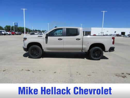 White Sands 2026 Chevrolet Silverado 1500 Custom Trail Boss