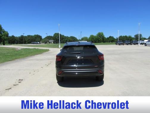 Mosaic Black Metallic 2026 Chevrolet Trax FWD 2RS