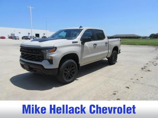 White Sands 2026 Chevrolet Silverado 1500 Custom Trail Boss