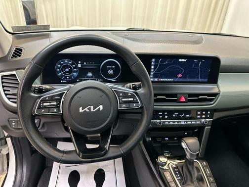 Snow White Pearl 2024 Kia Seltos SX Turbo