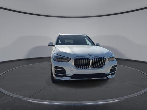 Mineral White Metallic 2023 BMW X5 PHEV xDrive45e