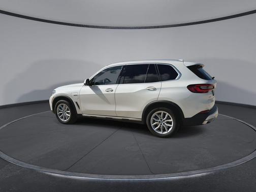 Mineral White Metallic 2023 BMW X5 PHEV xDrive45e