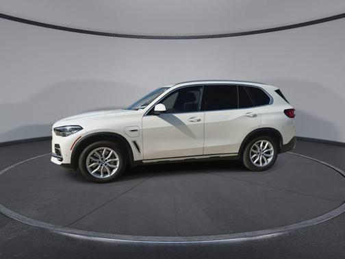 Mineral White Metallic 2023 BMW X5 PHEV xDrive45e