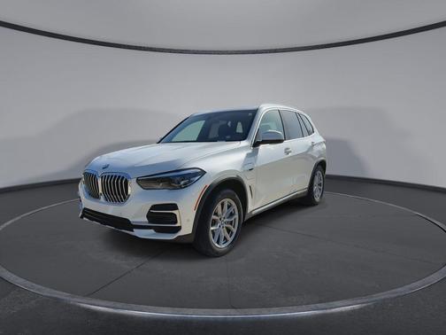 Mineral White Metallic 2023 BMW X5 PHEV xDrive45e