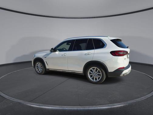 Mineral White Metallic 2023 BMW X5 PHEV xDrive45e