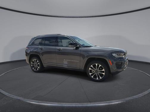 Baltic Gray Metallic Clearcoat 2022 Jeep Grand Cherokee Overland