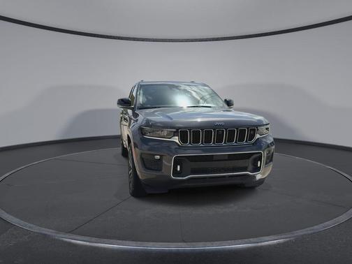 Baltic Gray Metallic Clearcoat 2022 Jeep Grand Cherokee Overland