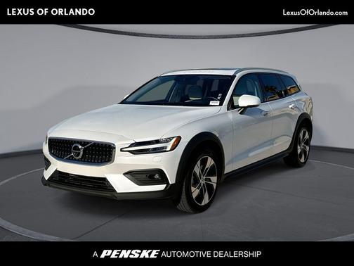 Crystal White 2022 Volvo V60 Cross Country T5