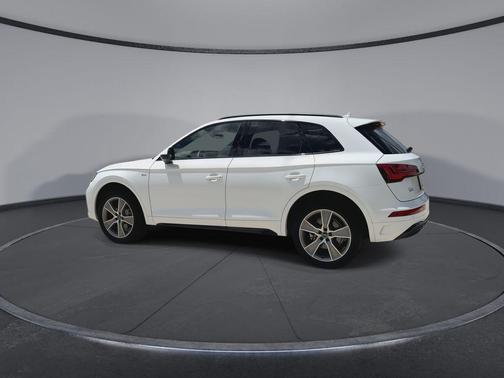 White 2025 Audi Q5 45 S line Premium