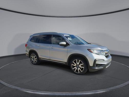 Silver Metallic 2022 Honda Pilot Touring 8-Passenger