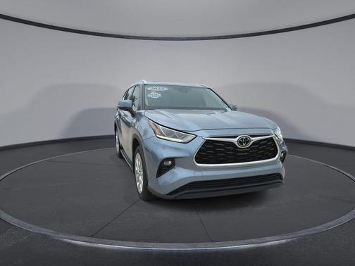 Moon Dust 2023 Toyota Highlander Limited