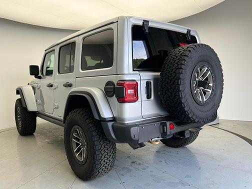 Silver Zynith Clearcoat 2024 Jeep Wrangler Rubicon 392