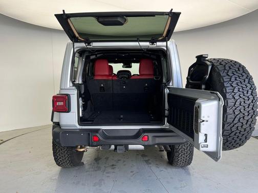 Silver Zynith Clearcoat 2024 Jeep Wrangler Rubicon 392