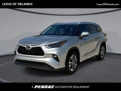 Celestial Silver Metallic 2024 Toyota Highlander XLE