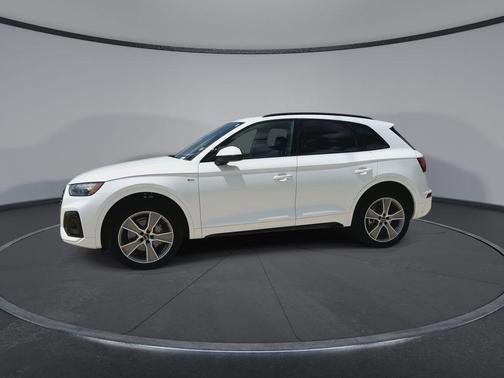 White 2025 Audi Q5 45 S line Premium