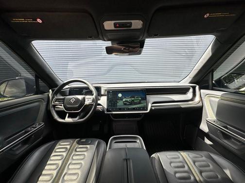 2025 Rivian R1S