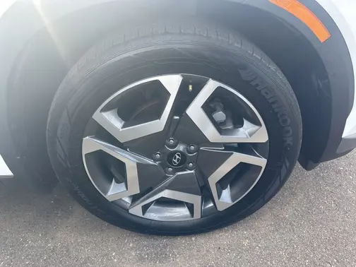 White 2023 Hyundai PALISADE Limited