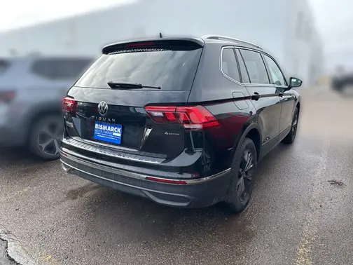 Black 2022 Volkswagen Tiguan 2.0T SE