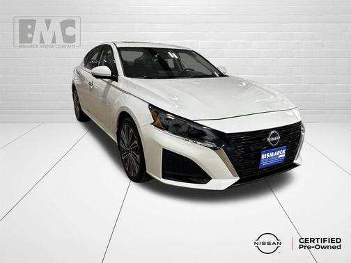 Pearl White Tricoat 2025 Nissan Altima 2.5 SL