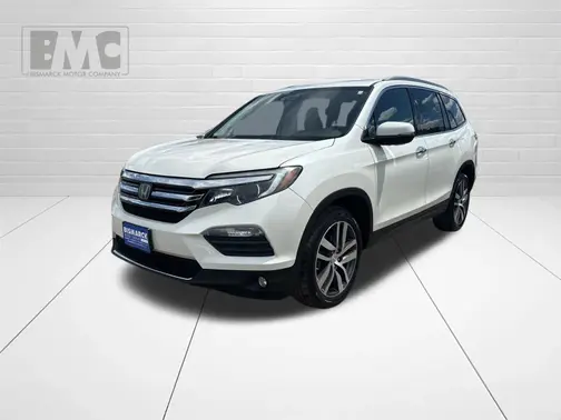 White 2018 Honda Pilot Touring