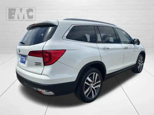 White 2018 Honda Pilot Touring