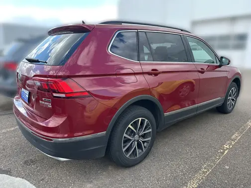 Cardinal Red Metallic 2020 Volkswagen Tiguan 2.0T SE 4MOTION